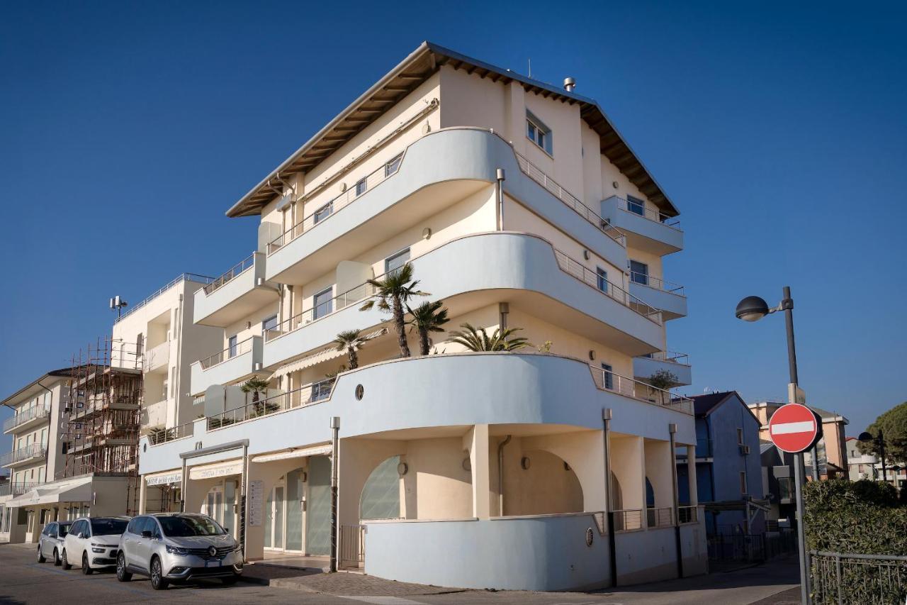 Ferrari Apartments Levante Caorle Extérieur photo